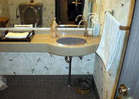 トイレ、洗面台と鏡