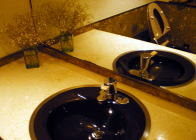 トイレ、クリーニング後の洗面台と鏡